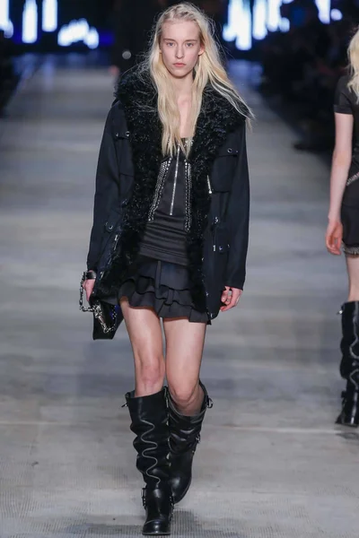 Look 15
